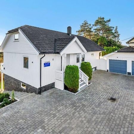 Romslig Og Fin Leilighet 17 Min Til Kristiansand Centrum Nodeland Buitenkant foto