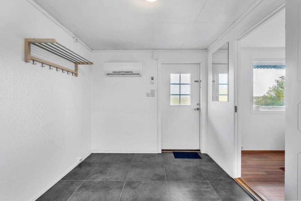 Romslig Og Fin Leilighet 17 Min Til Kristiansand Centrum Nodeland Buitenkant foto