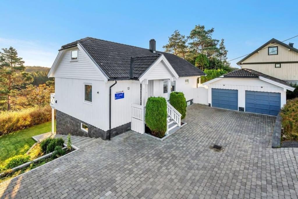 Romslig Og Fin Leilighet 17 Min Til Kristiansand Centrum Nodeland Buitenkant foto