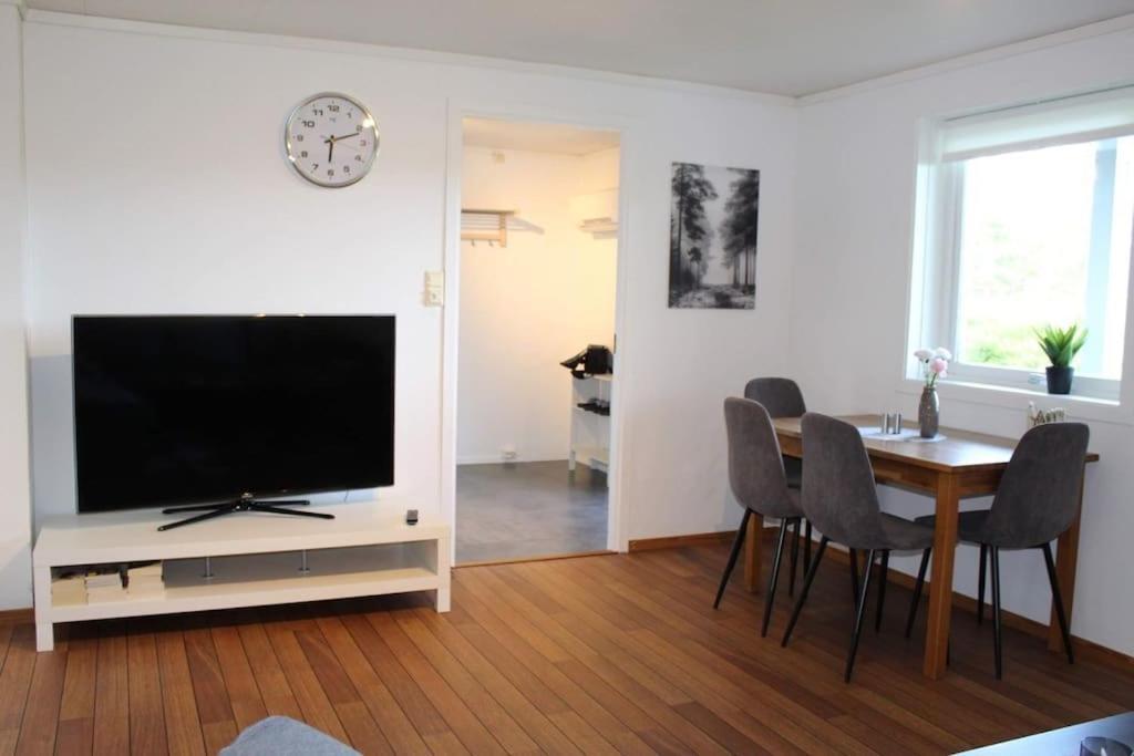 Romslig Og Fin Leilighet 17 Min Til Kristiansand Centrum Nodeland Buitenkant foto